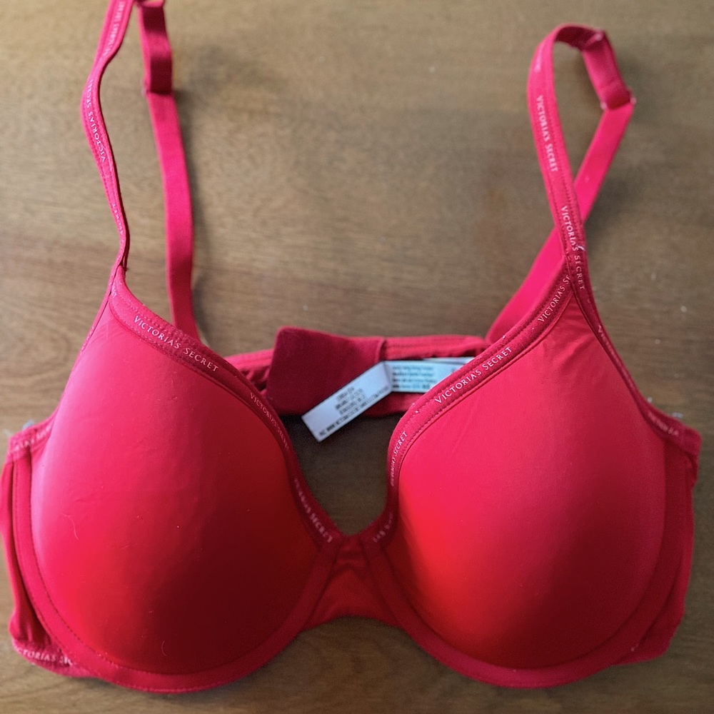 VICTORIAS SECRET red tee shirt lightly lined bra 34D